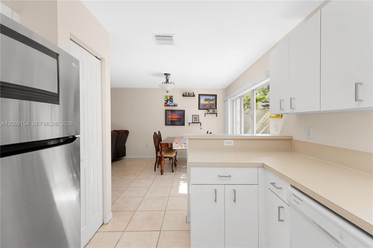 17083 NW 23rd St, Pembroke Pines, FL 33028 Photo