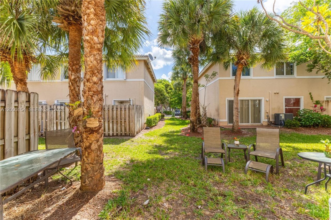 17083 NW 23rd St, Pembroke Pines, FL 33028 Photo