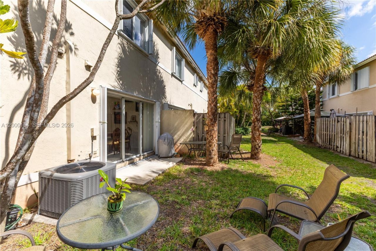 17083 NW 23rd St, Pembroke Pines, FL 33028 Photo