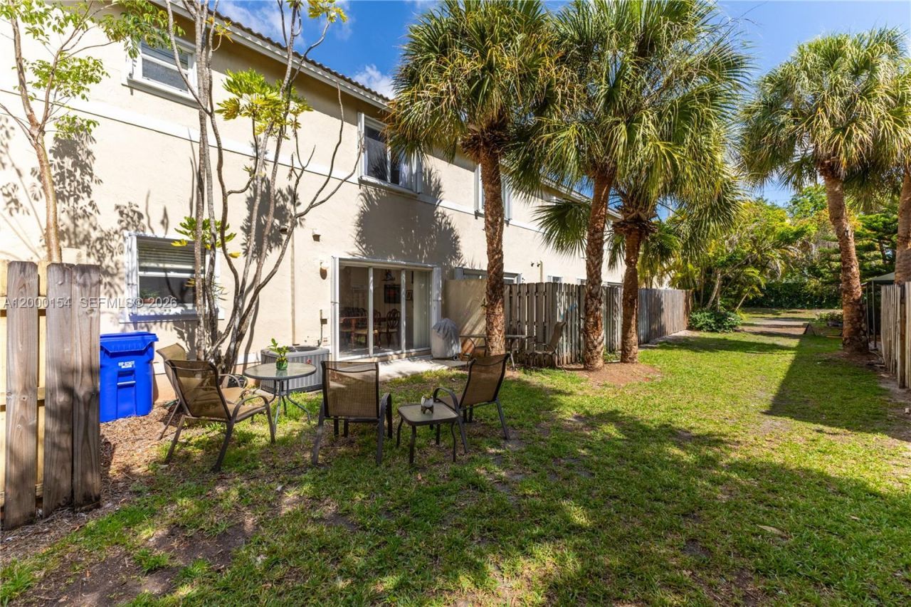 17083 NW 23rd St, Pembroke Pines, FL 33028 Photo