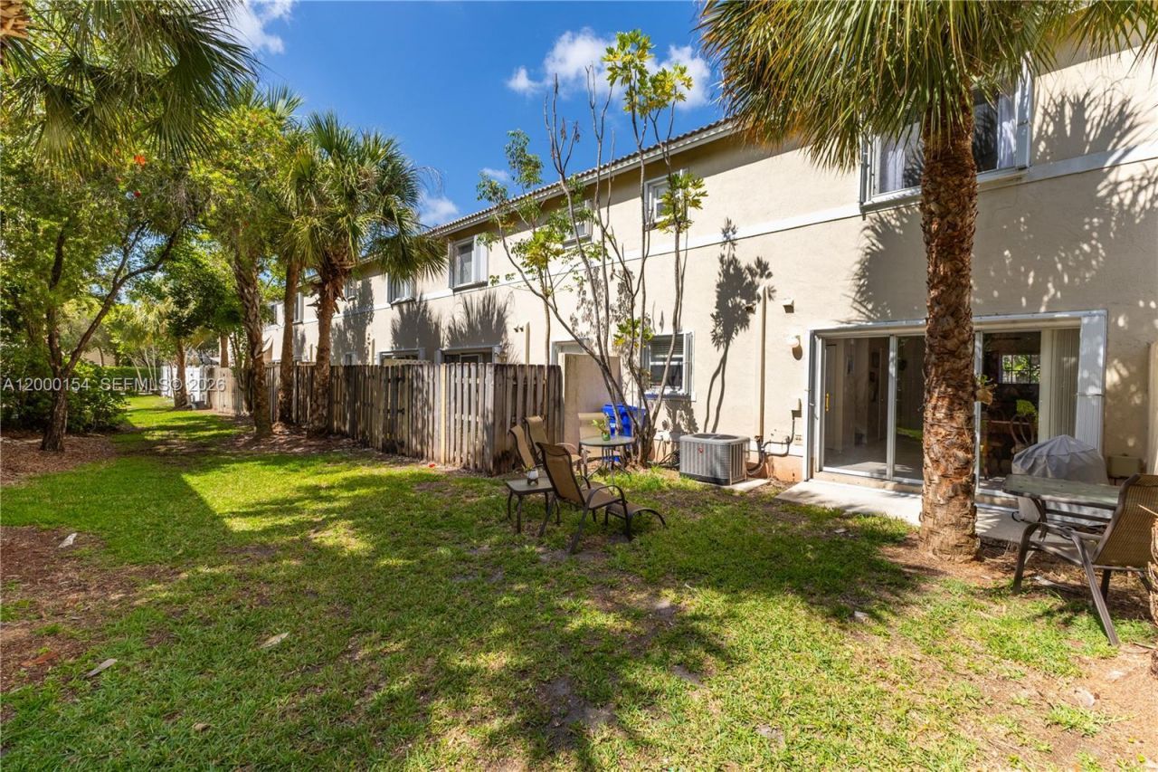 17083 NW 23rd St, Pembroke Pines, FL 33028 Photo
