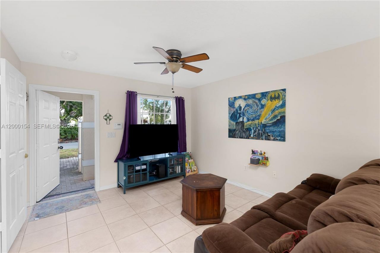 17083 NW 23rd St, Pembroke Pines, FL 33028 Photo