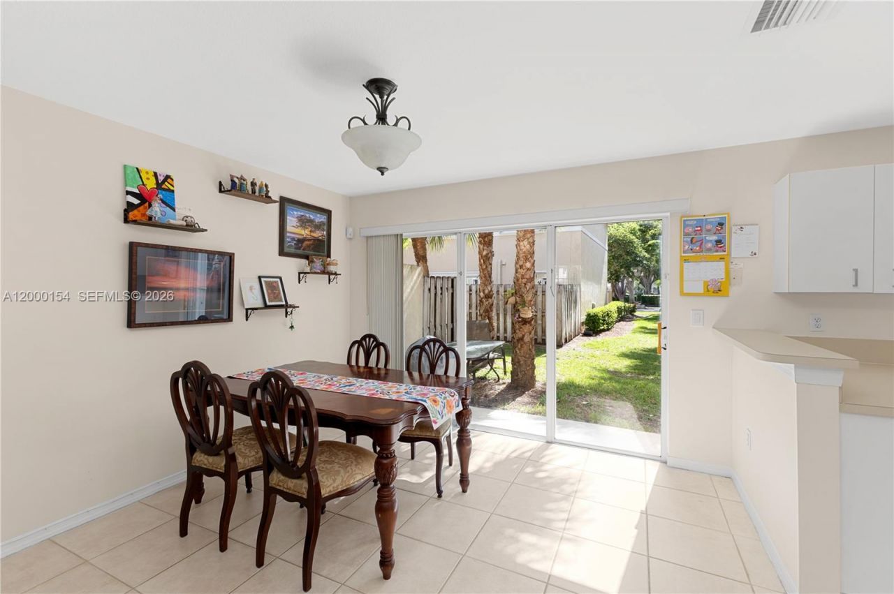17083 NW 23rd St, Pembroke Pines, FL 33028 Photo