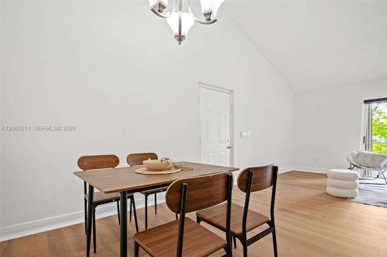 18880 NW 57th Ave, Unit 301, Hialeah, FL 33015 Photo