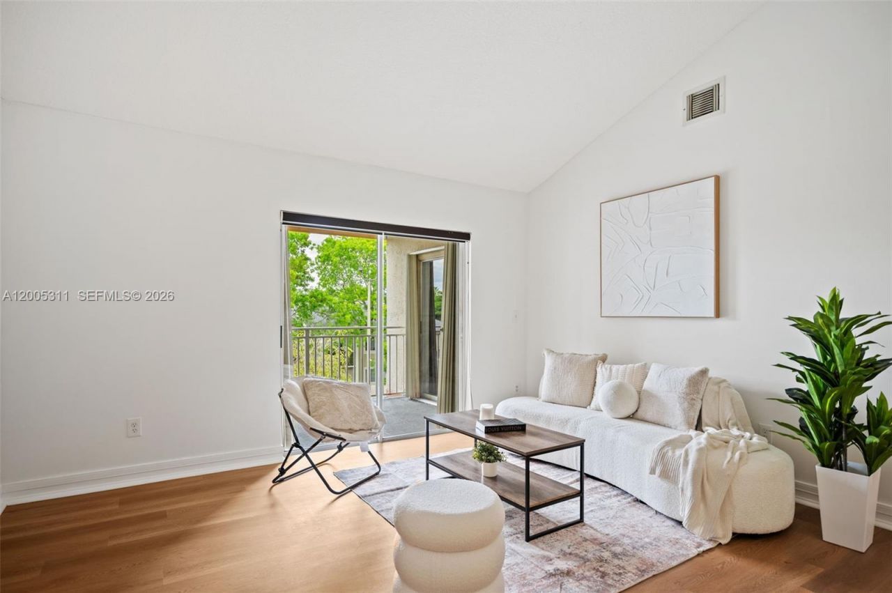 18880 NW 57th Ave, Unit 301, Hialeah, FL 33015 Photo
