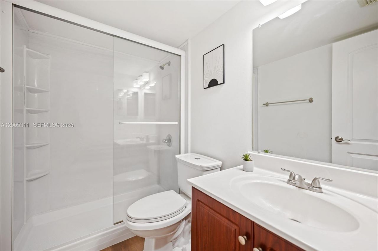18880 NW 57th Ave, Unit 301, Hialeah, FL 33015 Photo