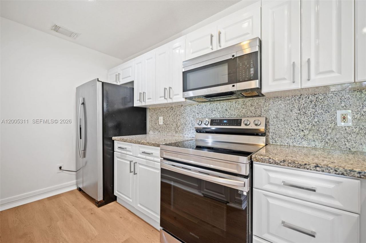 18880 NW 57th Ave, Unit 301, Hialeah, FL 33015 Photo