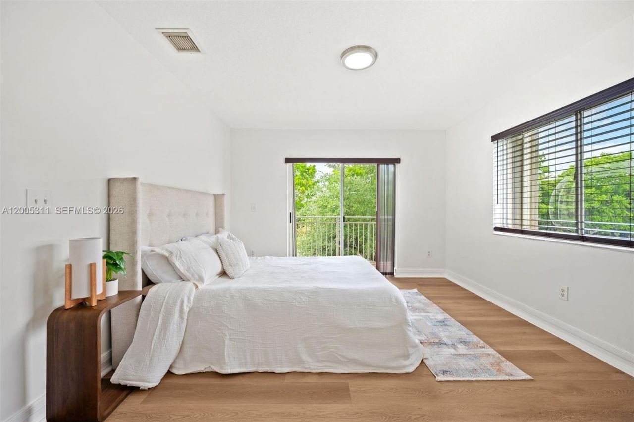 18880 NW 57th Ave, Unit 301, Hialeah, FL 33015 Photo
