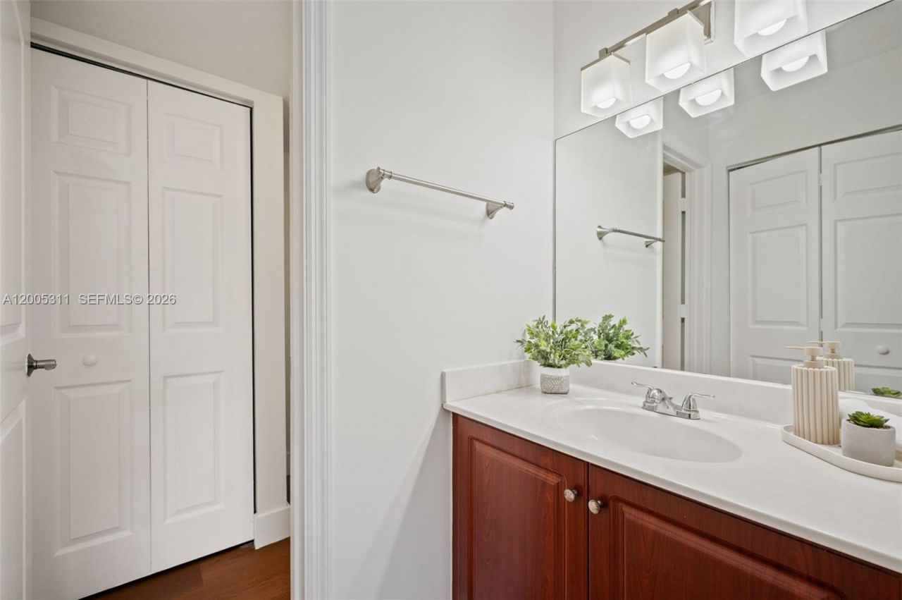 18880 NW 57th Ave, Unit 301, Hialeah, FL 33015 Photo