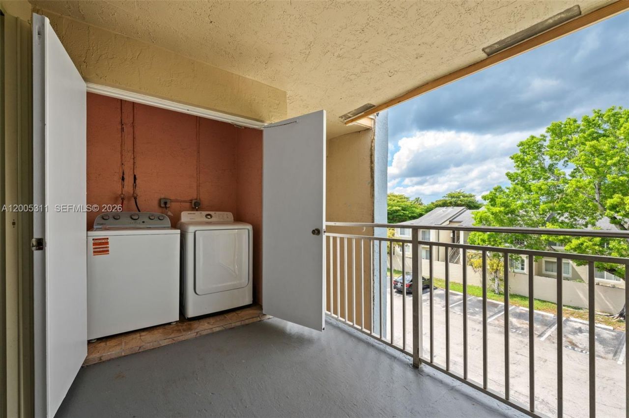 18880 NW 57th Ave, Unit 301, Hialeah, FL 33015 Photo