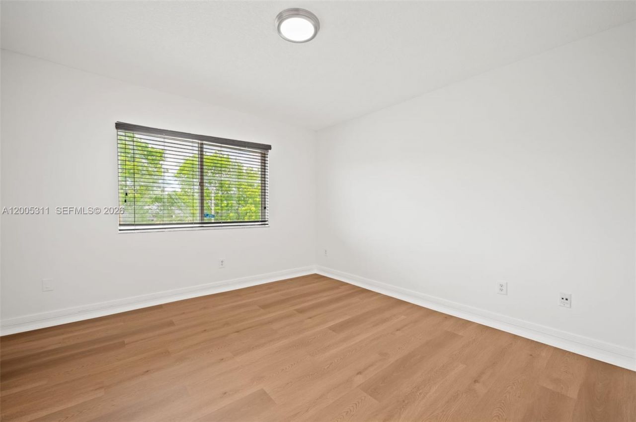 18880 NW 57th Ave, Unit 301, Hialeah, FL 33015 Photo