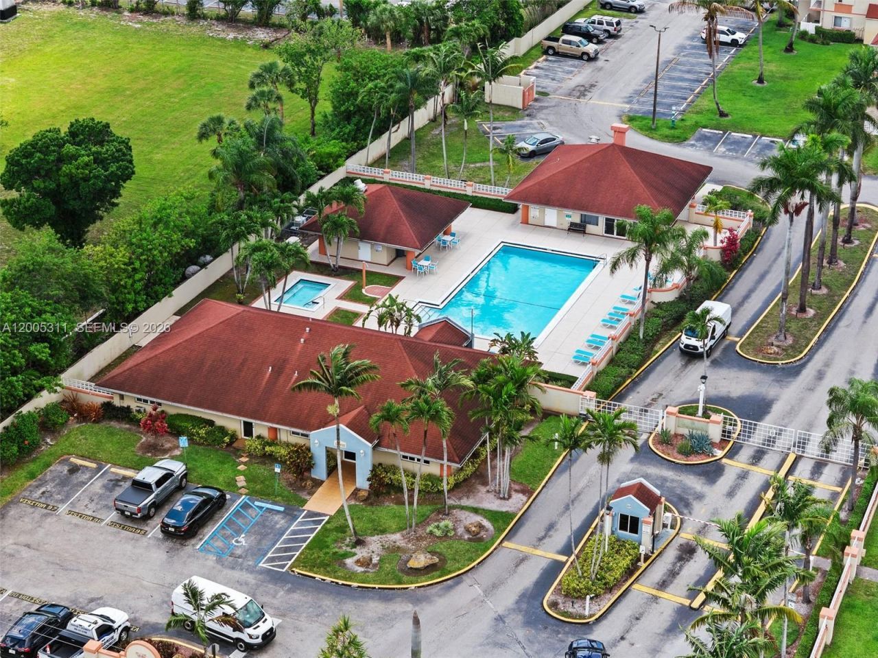 18880 NW 57th Ave, Unit 301, Hialeah, FL 33015 Photo