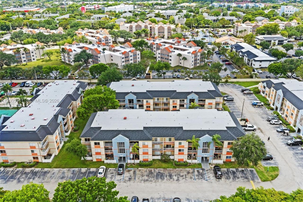18880 NW 57th Ave, Unit 301, Hialeah, FL 33015 Photo