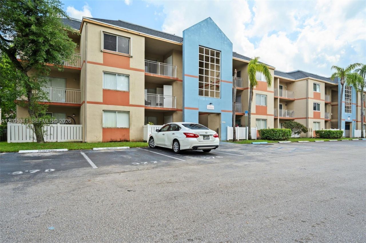 18880 NW 57th Ave, Unit 301, Hialeah, FL 33015 Photo