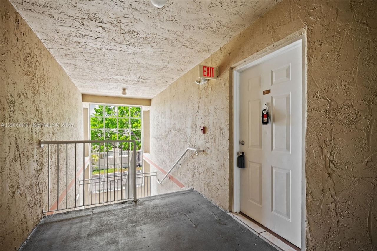 18880 NW 57th Ave, Unit 301, Hialeah, FL 33015 Photo