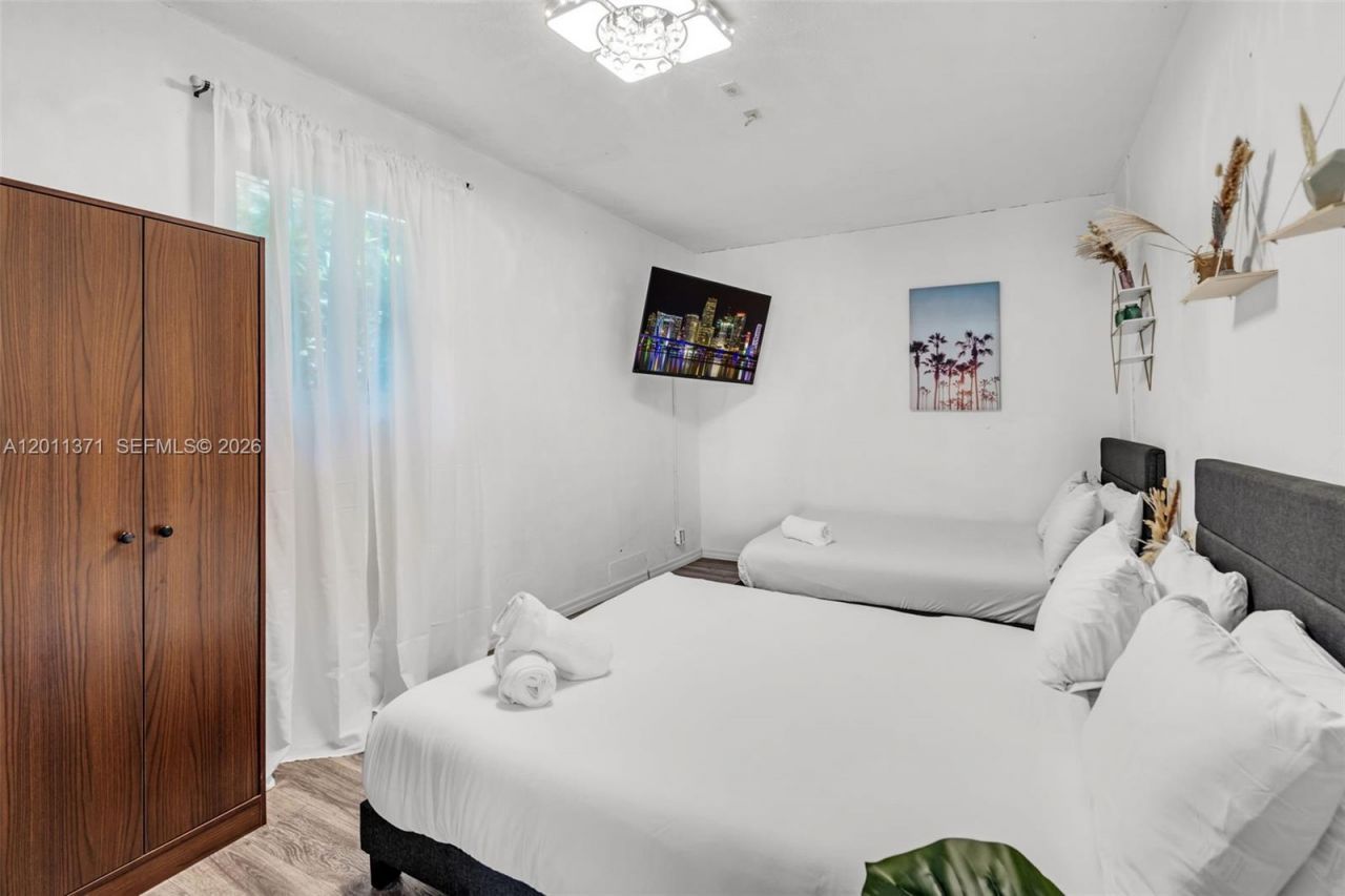 1020 SW 8th St , Hallandale Beach, FL 33009 Photo