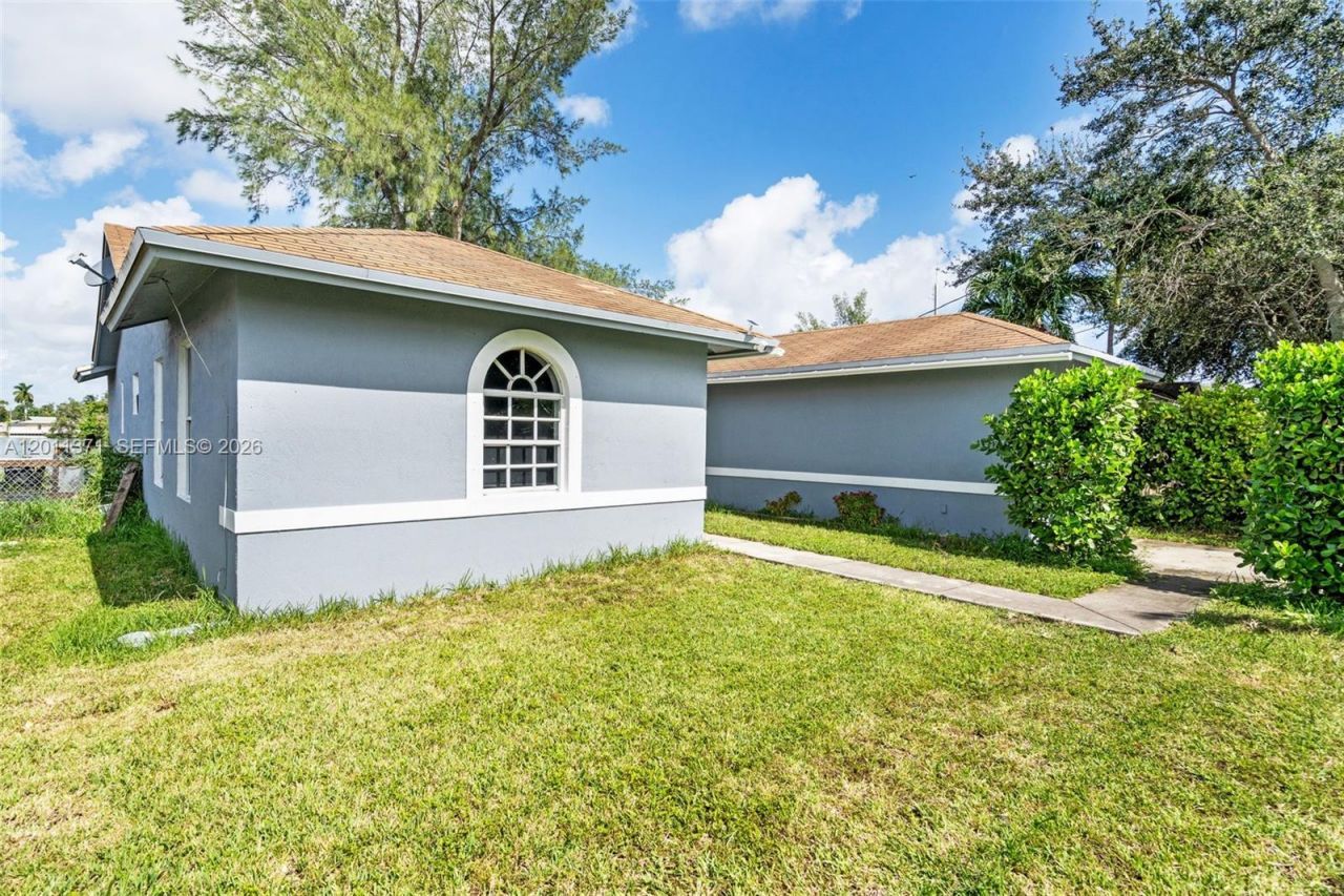 1020 SW 8th St , Hallandale Beach, FL 33009 Photo