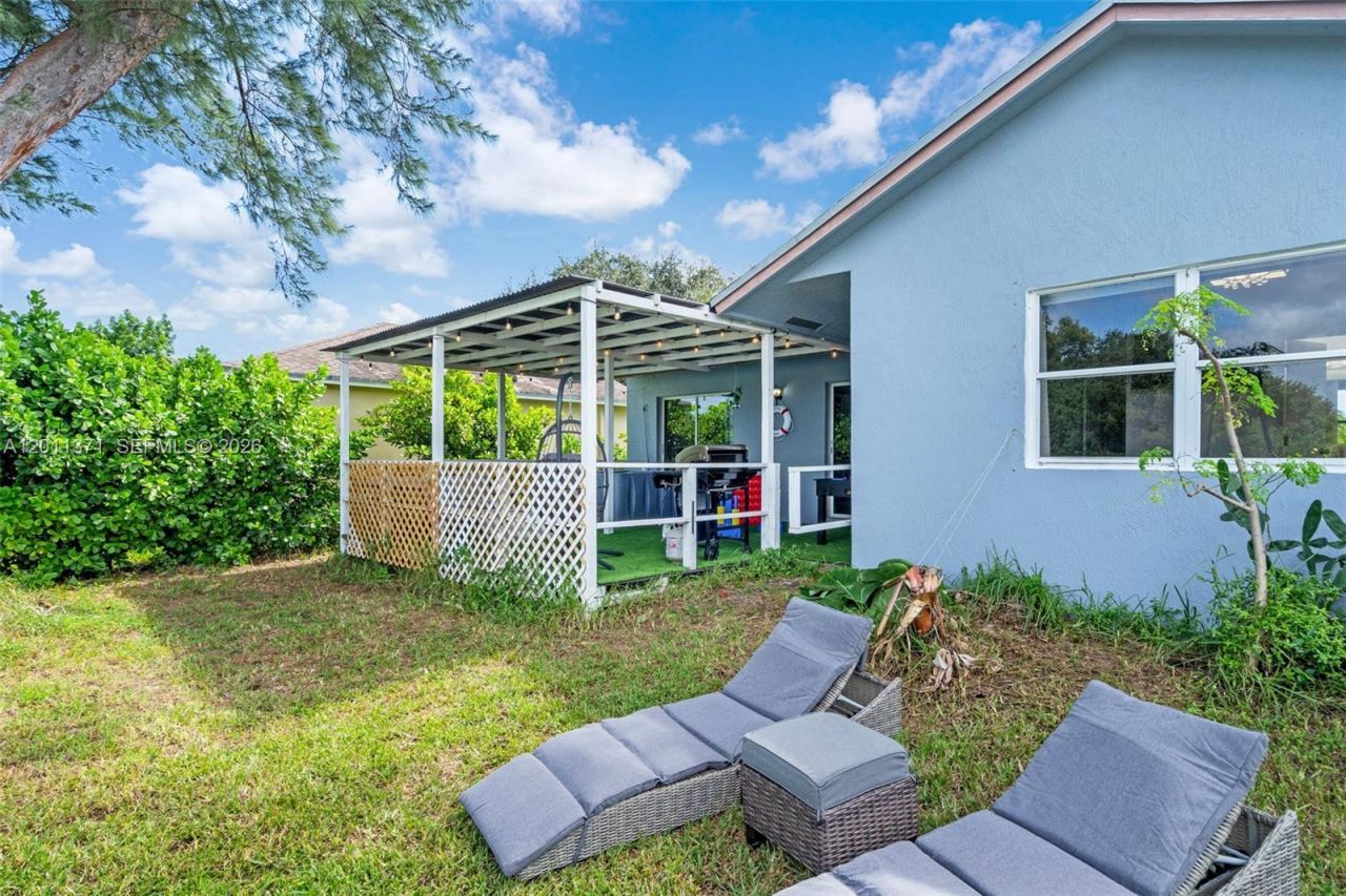 1020 SW 8th St , Hallandale Beach, FL 33009 Photo