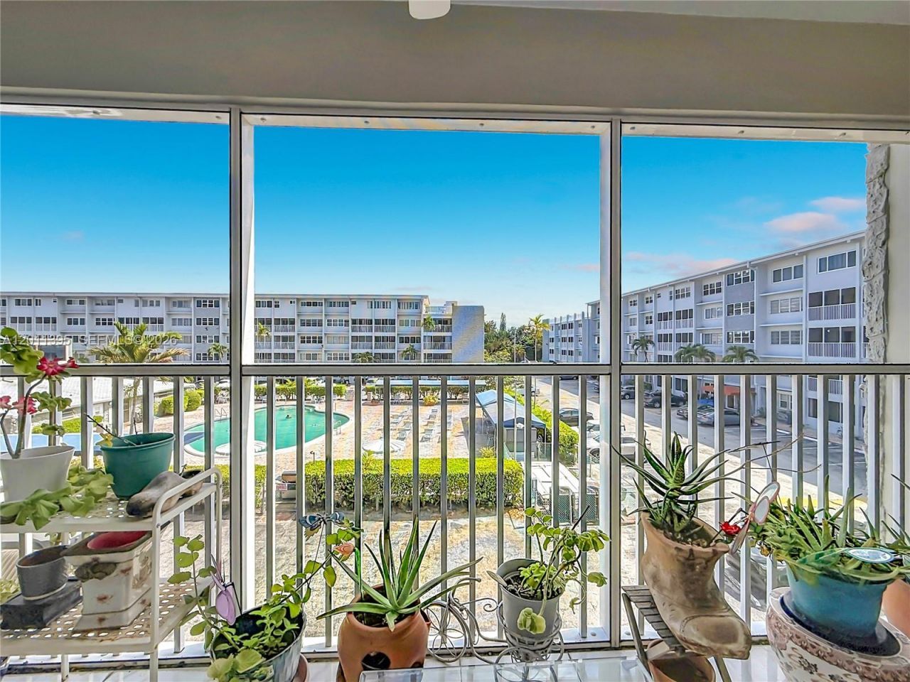 330 SE 2nd St , Unit 305E, Hallandale Beach, FL 33009 Photo