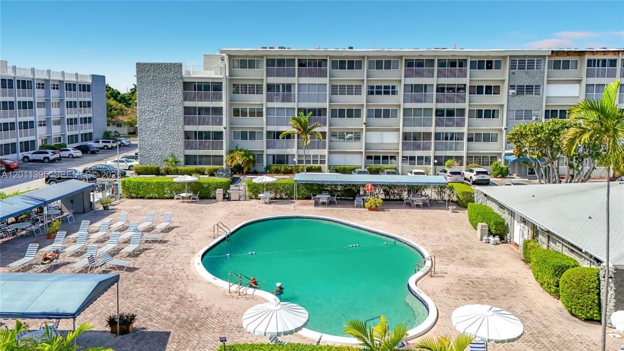 330 SE 2nd St , Unit 305E, Hallandale Beach, FL 33009 Photo