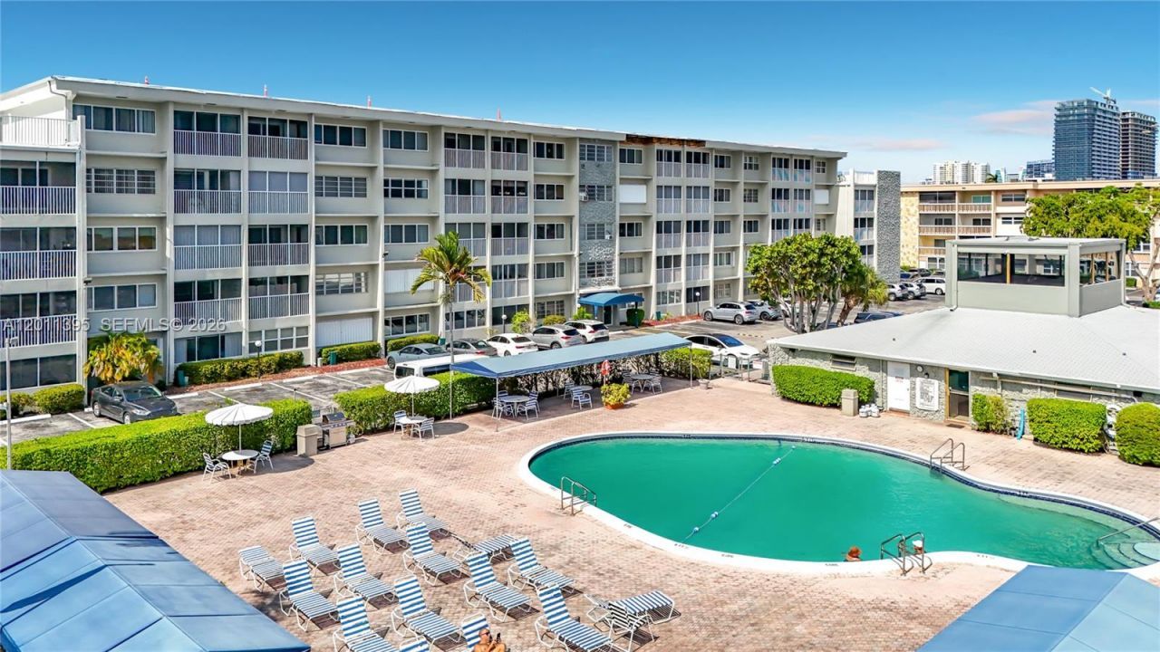 330 SE 2nd St , Unit 305E, Hallandale Beach, FL 33009 Photo