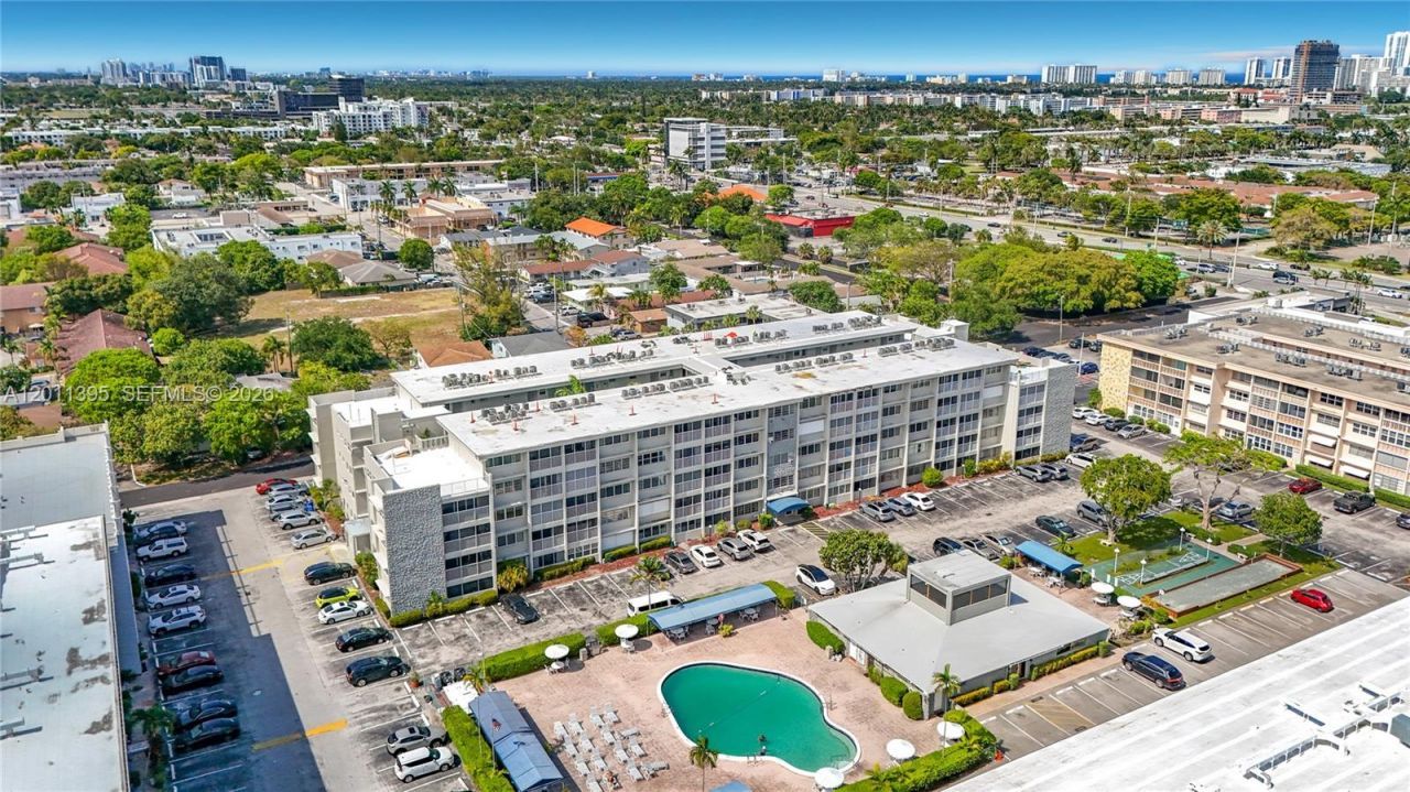 330 SE 2nd St , Unit 305E, Hallandale Beach, FL 33009 Photo