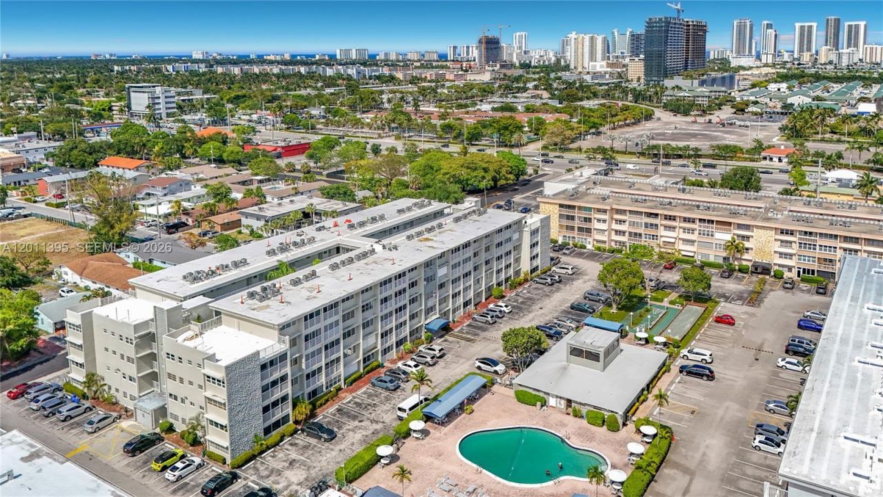 330 SE 2nd St , Unit 305E, Hallandale Beach, FL 33009 Photo