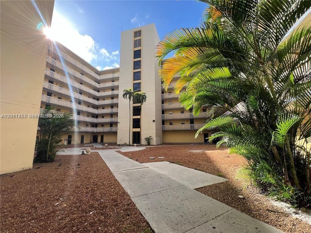 15600 NW 7th Ave , Unit 703, Miami, FL 33169 Photo