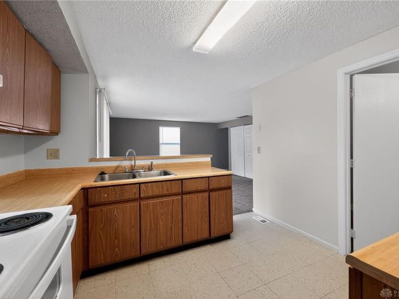 2278 Cross Village Drive, Miami Township, OH 45342 Photo 18