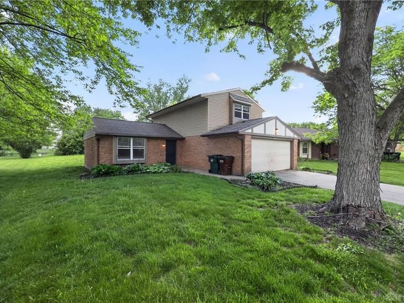 2278 Cross Village Drive, Miami Township, OH 45342 Photo 2