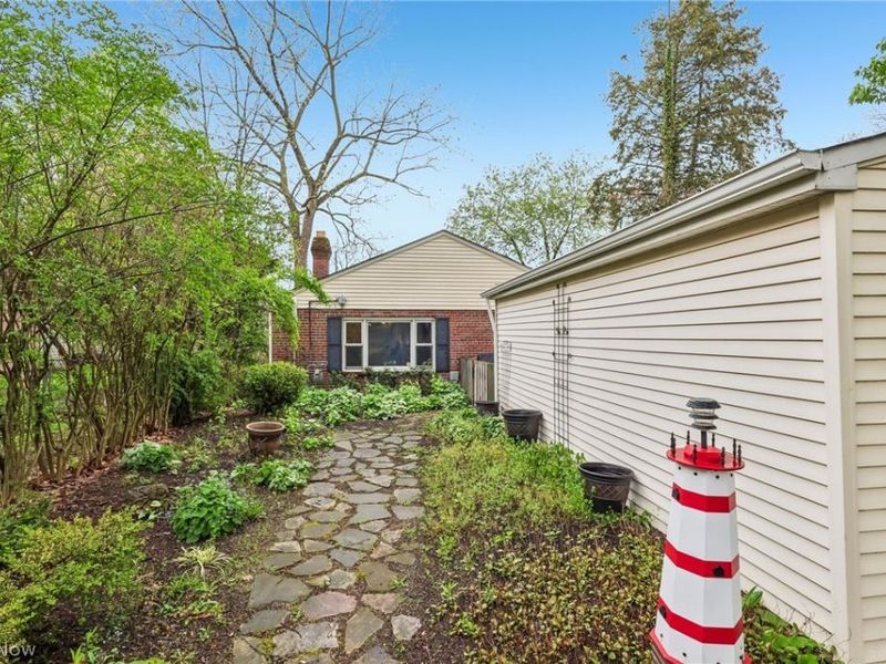 722 Chestnut Boulevard, Willoughby, OH 44094 Photo 1