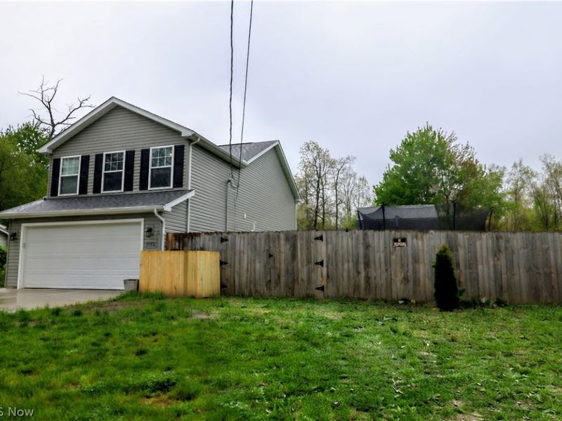 756 Hazelwood Drive, Vermilion, OH 44089 Photo 3