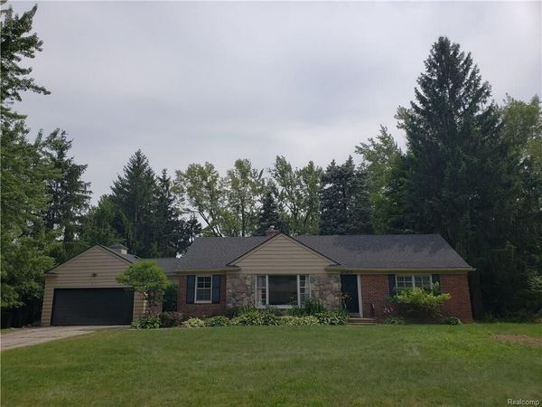 805 S Pemberton Road, Bloomfield Hills, MI 48302