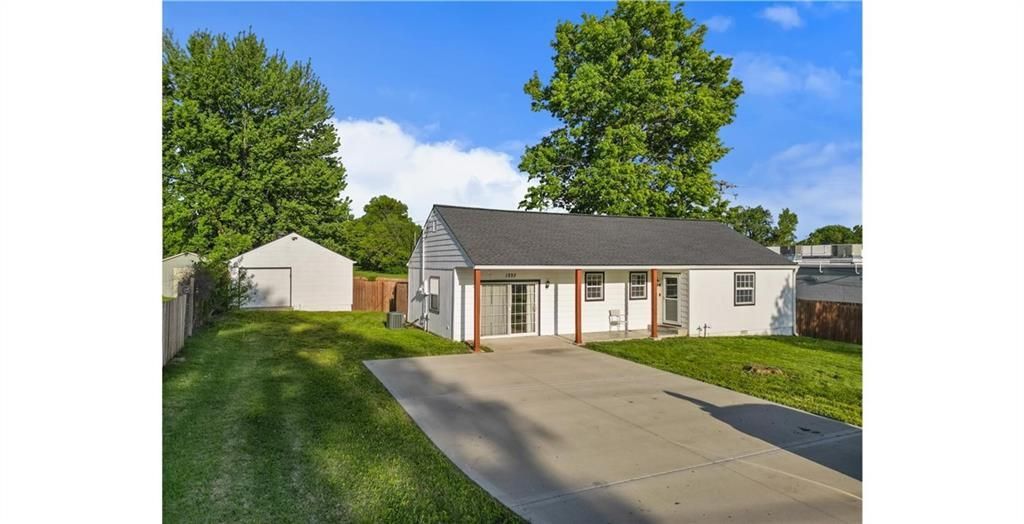 1227 N Jesse James Road, Excelsior Springs, MO 64024 Main Photo