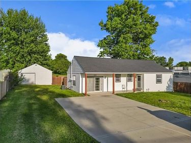 1227 N Jesse James Road, Excelsior Springs, MO 64024