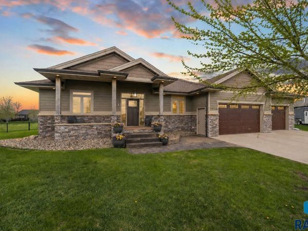 7812 S Tuscan Club Cir, Sioux Falls, SD 57108