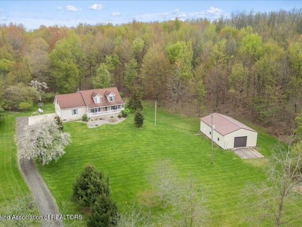 5049 S Saint Clair Road, St. Johns, MI 48879