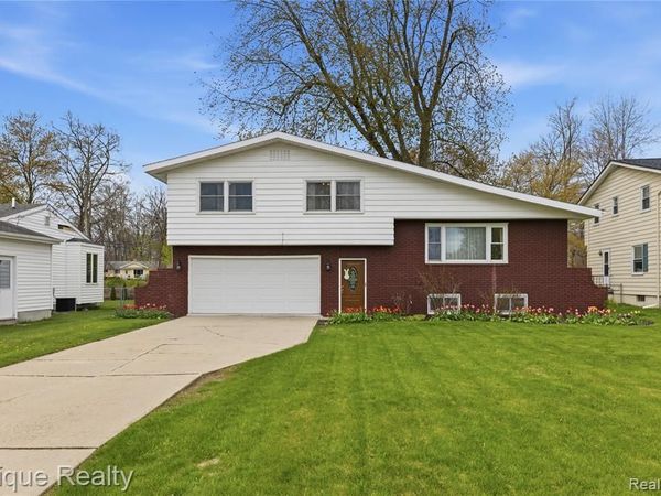 3127 W Woodland Drive, Port Huron, MI 48060