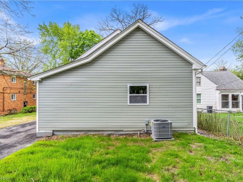 18155 Libby Road, Maple Heights, OH 44137 Photo 32