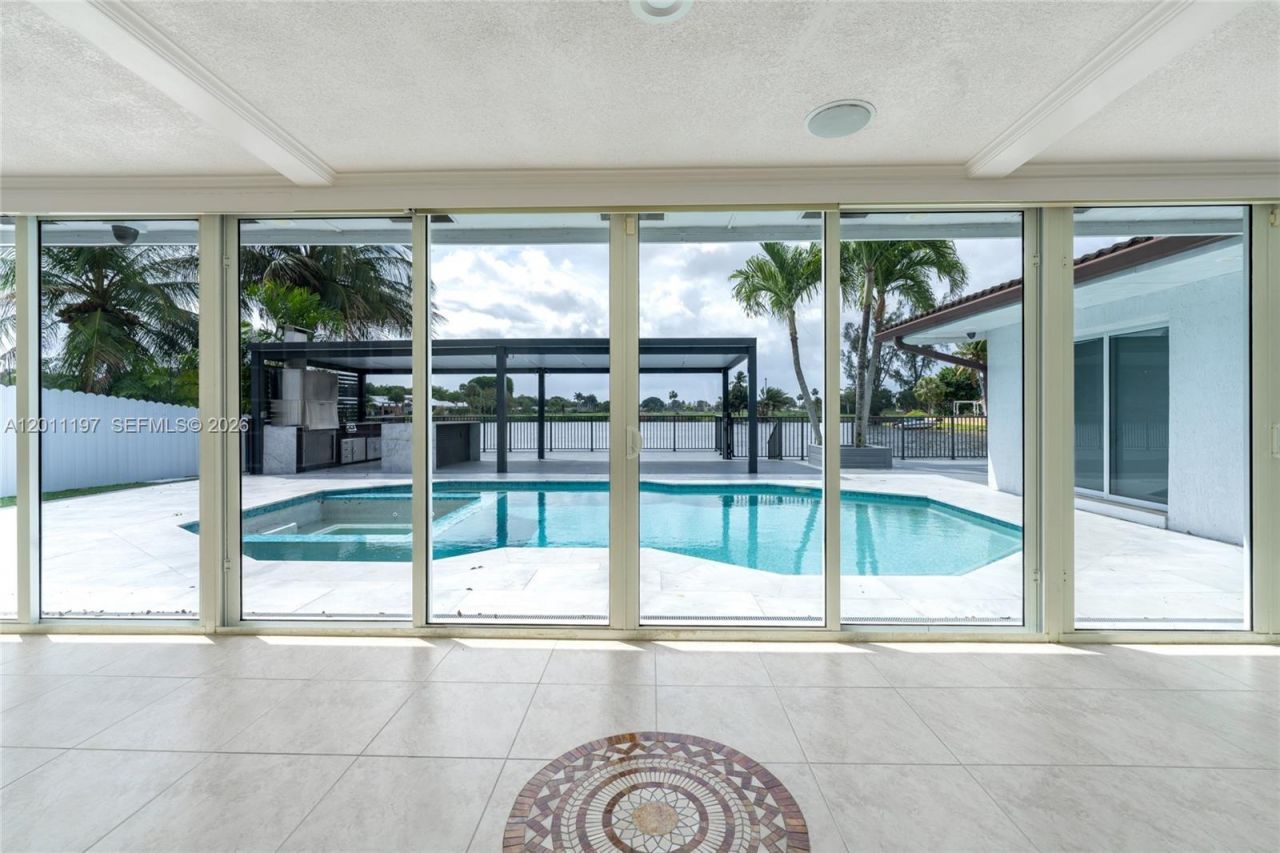 7410 Loch Ness Dr , Miami Lakes, FL 33014 Photo