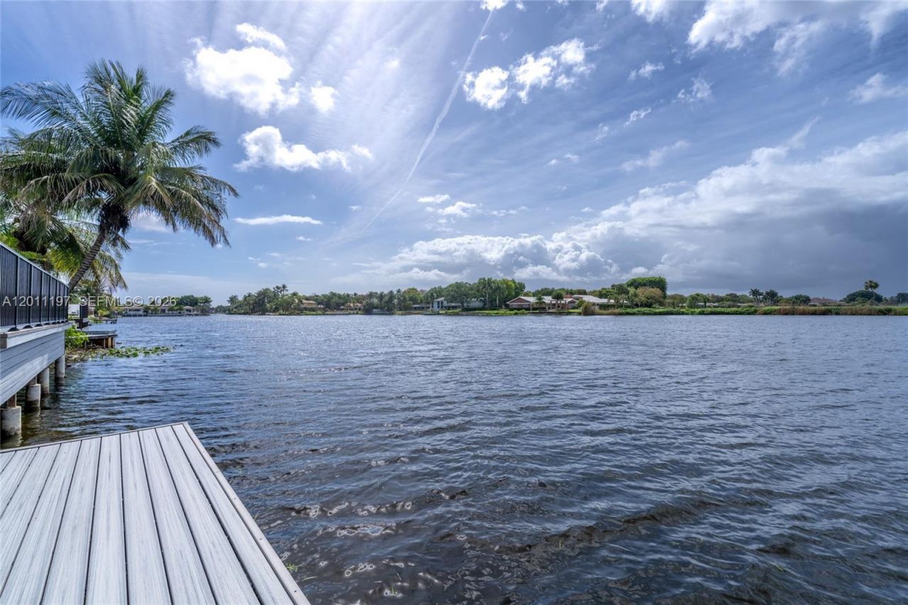 7410 Loch Ness Dr , Miami Lakes, FL 33014 Photo