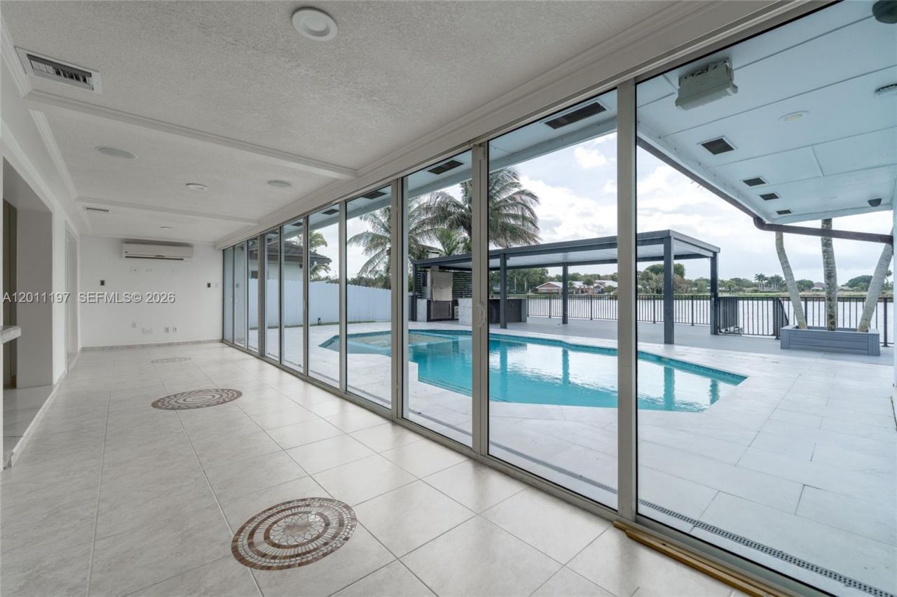 7410 Loch Ness Dr , Miami Lakes, FL 33014 Photo