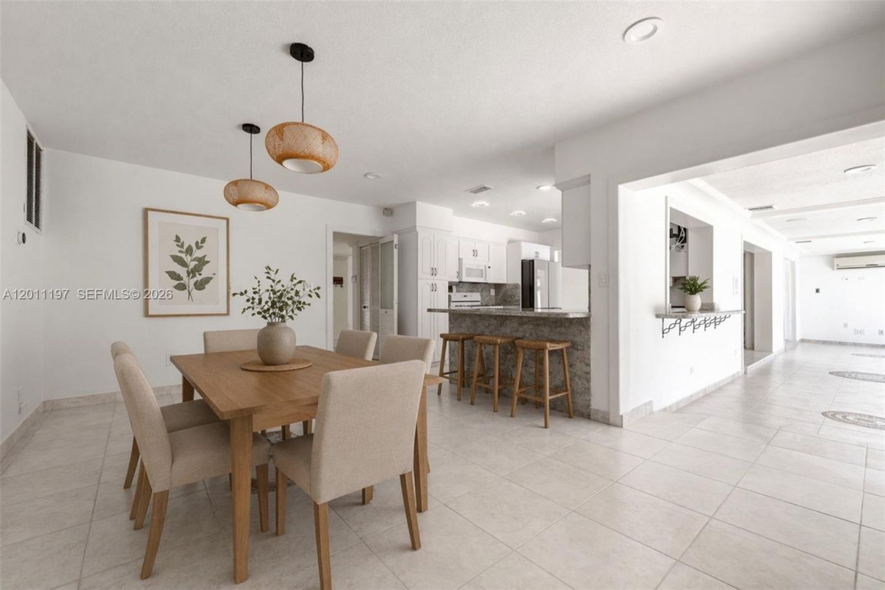 7410 Loch Ness Dr , Miami Lakes, FL 33014 Photo