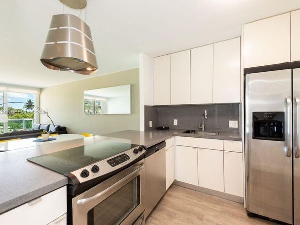 100 Bayview Dr , Unit 210, Sunny Isles Beach, FL 33160