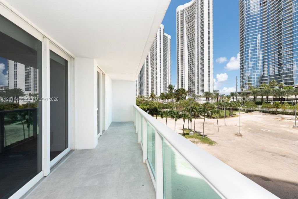 100 Bayview Dr , Unit 210, Sunny Isles Beach, FL 33160 Photo