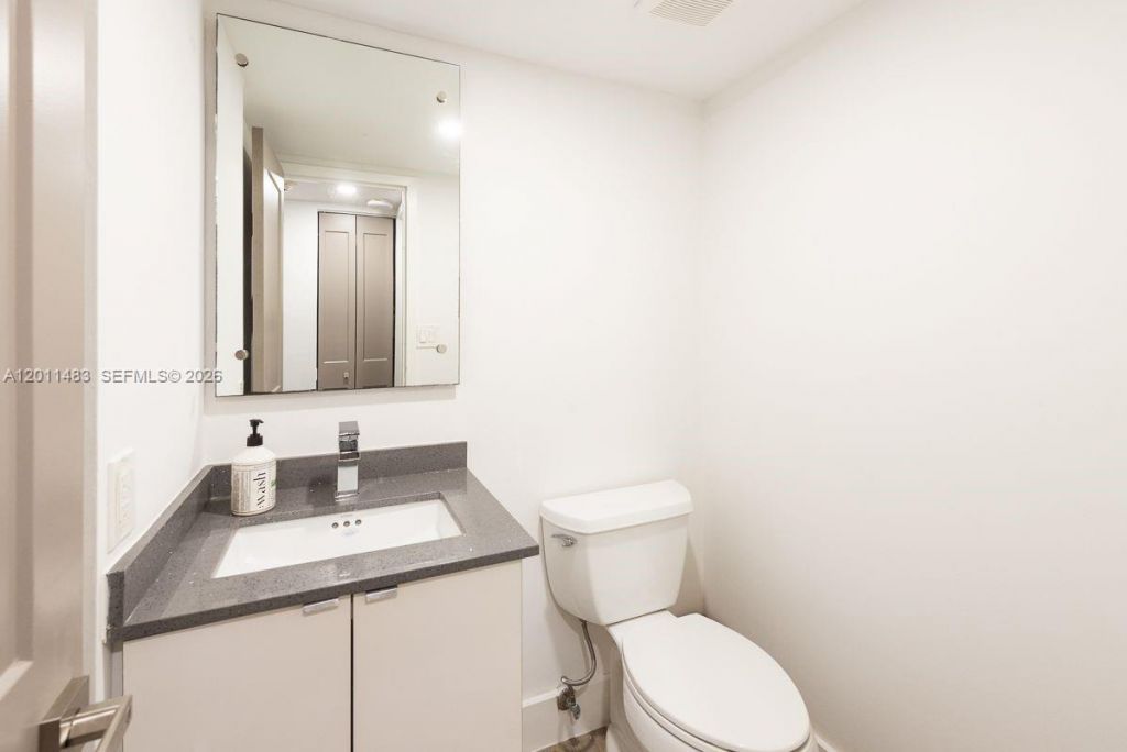 100 Bayview Dr , Unit 210, Sunny Isles Beach, FL 33160 Photo