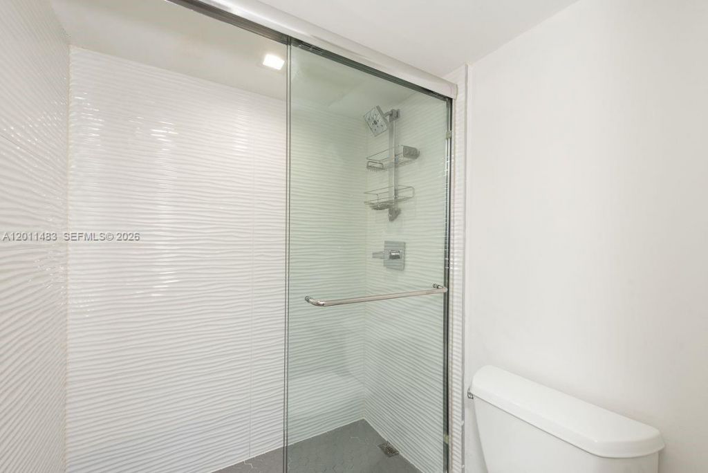 100 Bayview Dr , Unit 210, Sunny Isles Beach, FL 33160 Photo