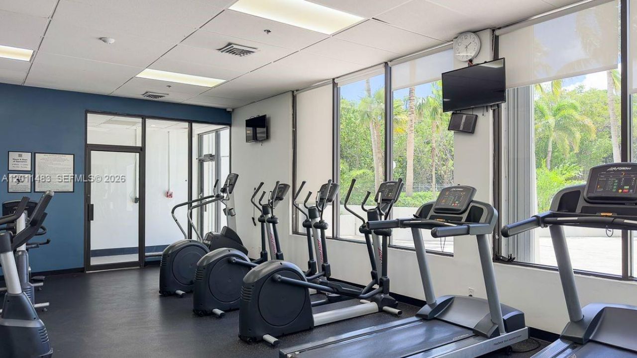 100 Bayview Dr , Unit 210, Sunny Isles Beach, FL 33160 Photo