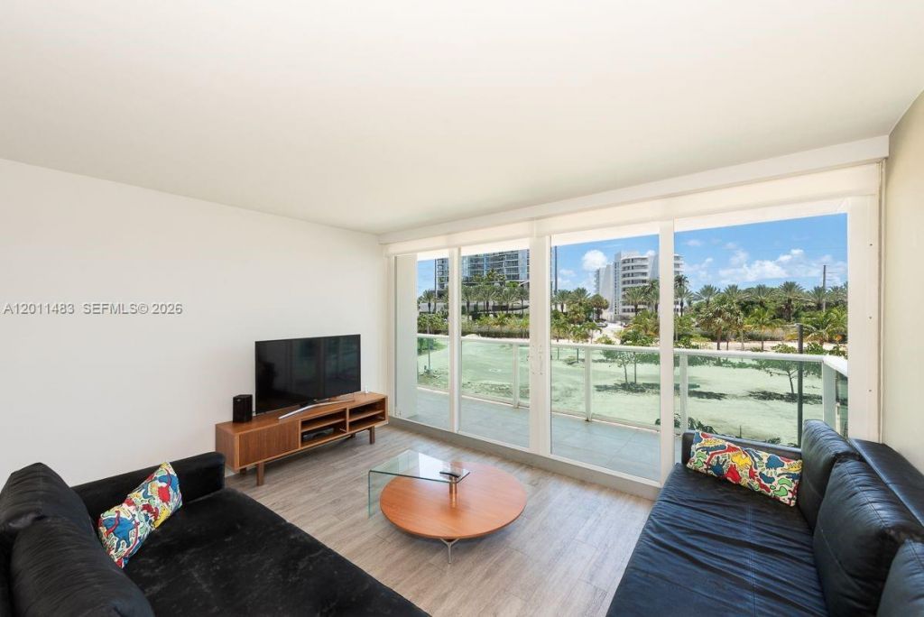 100 Bayview Dr , Unit 210, Sunny Isles Beach, FL 33160 Photo