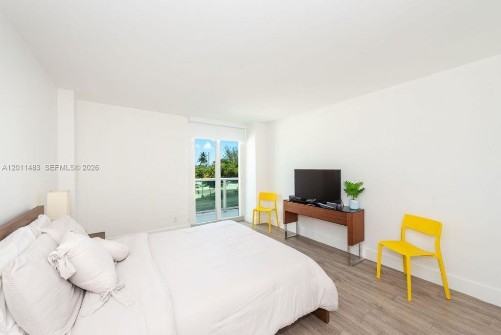100 Bayview Dr , Unit 210, Sunny Isles Beach, FL 33160 Photo